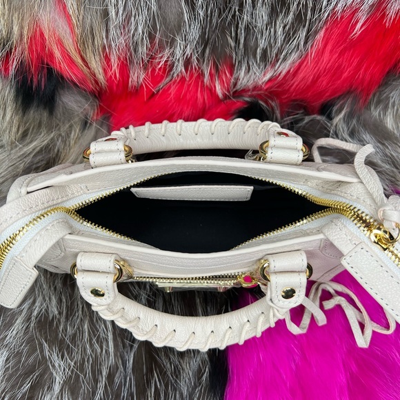 Cream Genuine Leather mini handbag with gold hardware - Picture 3 of 7